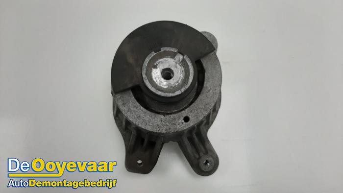 Used Engine mount Mercedes C (W205) C-180 1.6 16V Price € 15,00 Margin scheme offered by Autodemontagebedrijf De Ooyevaar