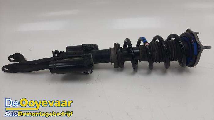 Front shock absorber rod, right from a Mercedes-Benz C (R205) C-43 AMG 3.0 V6 24V Turbo 4-Matic 2017
