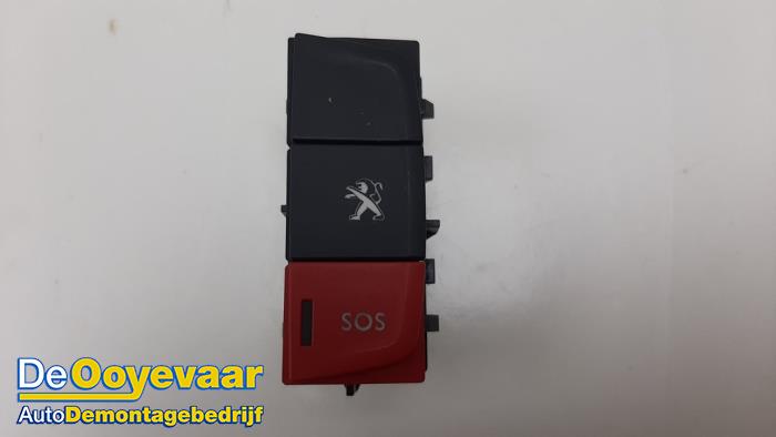 Używane Przycisk SOS Peugeot 508 SW (8E/8U) 1.6 HDiF 16V Cena € 9,99 Procedura marży oferowane przez Autodemontagebedrijf De Ooyevaar
