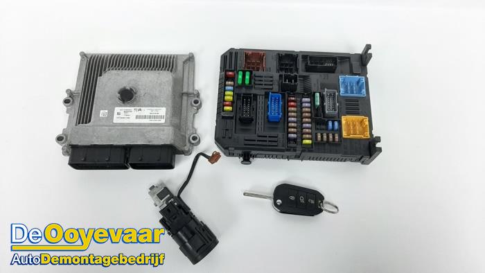 Used Ignition lock + computer Peugeot 308 SW (L4/L9/LC/LJ/LR) 1.2 12V e-THP PureTech 130 Price € 225,00 Margin scheme offered by Autodemontagebedrijf De Ooyevaar