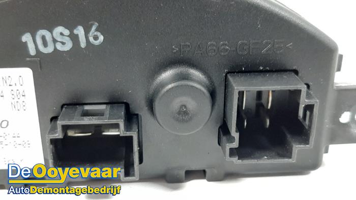 Heater resistor from a Volkswagen Passat (3G2) 2.0 TDI 16V 150 2016