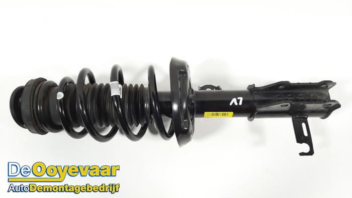 Fronts shock absorber, left from a Opel Zafira Tourer (P12) 1.6 CDTI 16V 136 2019