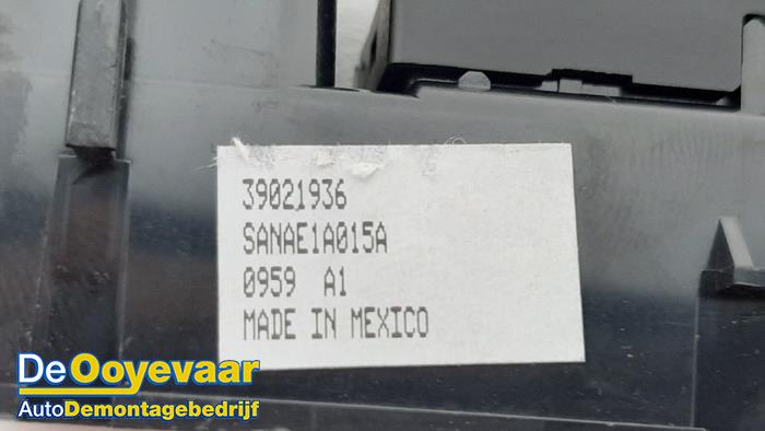 Bouton de warning d'un Opel Zafira Tourer (P12) 1.6 CDTI 16V 136 2019