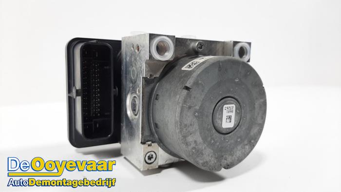 Begagnade ABS-pump Ford Ka+ 1.2 Ti-VCT Pris € 129,99 Marginaltabell erbjuds av Autodemontagebedrijf De Ooyevaar