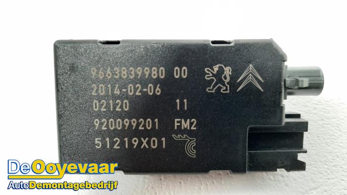 Antenne amplificateur d'un Citroën C4 Grand Picasso (3A) 1.6 HDiF 115 2014