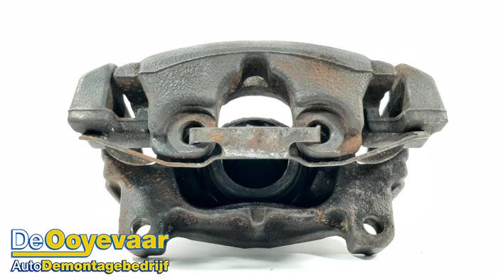 Gebrauchte Bremszange rechts vorne Ford Mondeo IV Wagon 1.6 TDCi 16V Preis € 15,00 Margenregelung angeboten von Autodemontagebedrijf De Ooyevaar