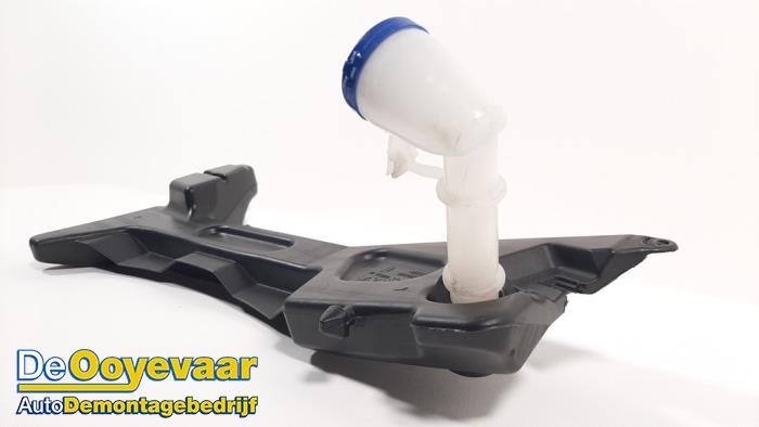 Front windscreen washer reservoir from a Citroën C4 Grand Picasso (3A) 1.6 HDiF 115 2014
