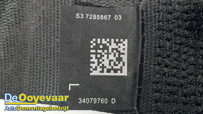 Rear seatbelt, left from a BMW 5 serie Touring (F11) 518d 16V 2016