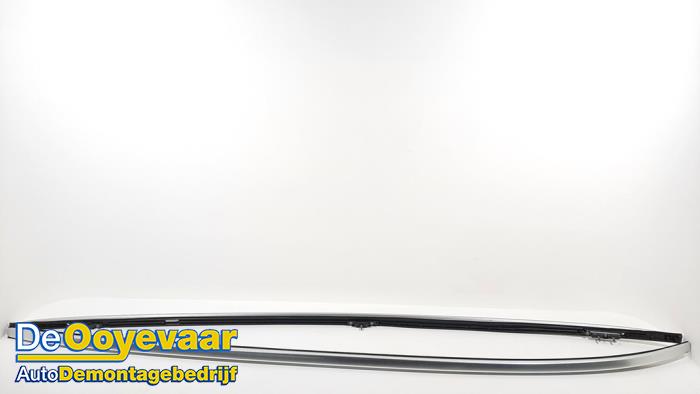 Begagnade Takräcken Mercedes E Estate (S213) E-200d 2.0 Turbo 16V Pris € 89,99 Marginaltabell erbjuds av Autodemontagebedrijf De Ooyevaar