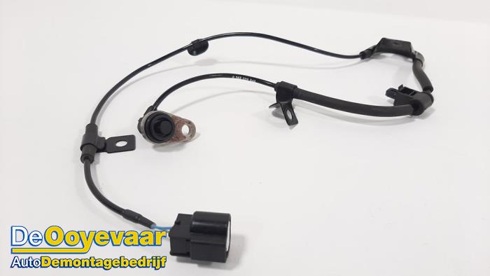 Begagnade ABS-sensor Mitsubishi L-200 2.2 DI-D 4WD Pris € 9,99 Marginaltabell erbjuds av Autodemontagebedrijf De Ooyevaar