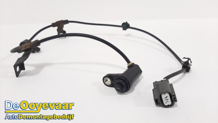 Begagnade ABS-sensor Mitsubishi L-200 2.4 Clean Diesel 4WD Pris € 9,99 Marginaltabell erbjuds av Autodemontagebedrijf De Ooyevaar