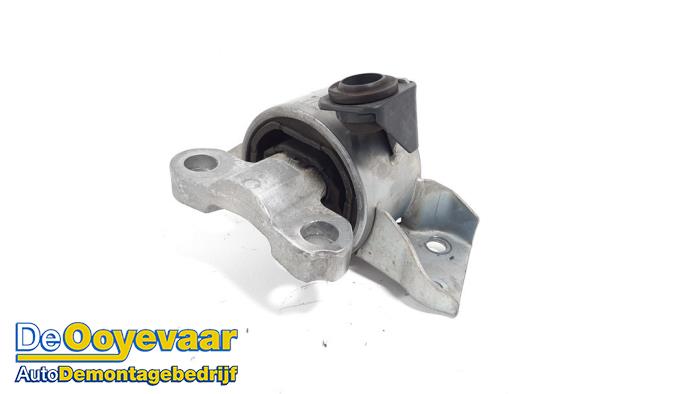 Usagé Support moteur Opel Corsa E 1.4 16V Prix € 9,99 Règlement à la marge proposé par Autodemontagebedrijf De Ooyevaar