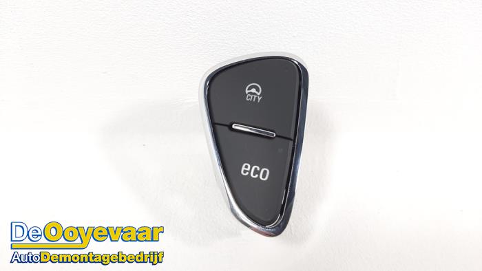 Używane Przelacznik Opel Corsa E 1.4 16V Cena € 9,99 Procedura marży oferowane przez Autodemontagebedrijf De Ooyevaar