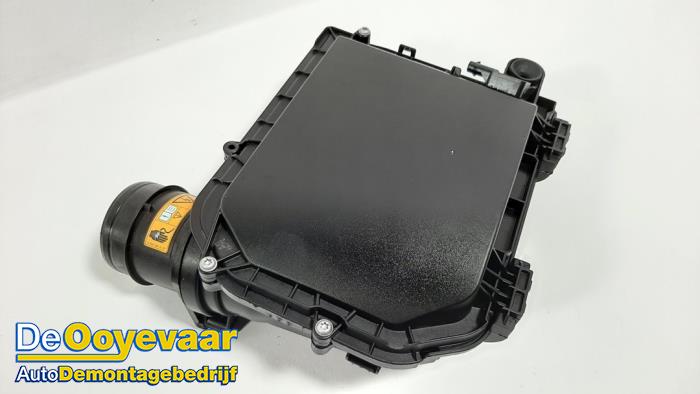 Air box from a Mercedes-Benz GLE (W166) 43 AMG 3.0 V6 24V Turbo 4-Matic 2018