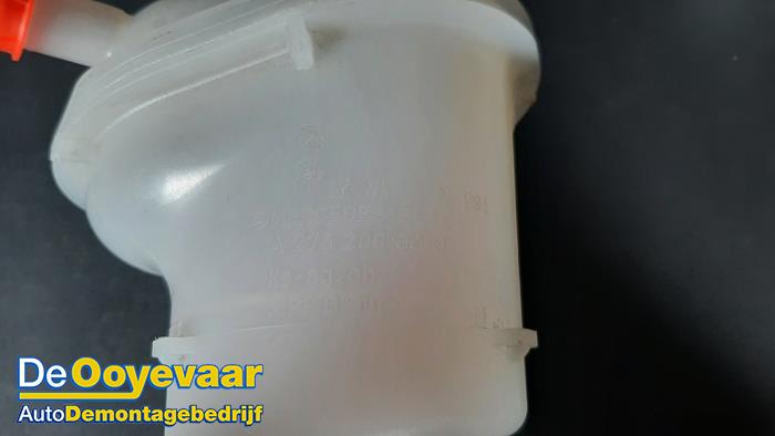 Expansion vessel from a Mercedes-Benz GLE (W166) 43 AMG 3.0 V6 24V Turbo 4-Matic 2018