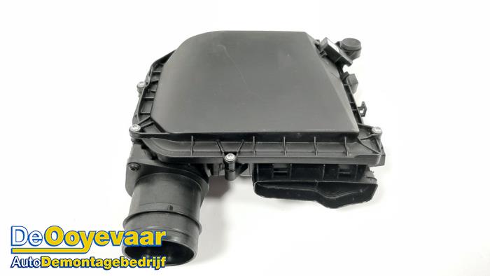 Air box from a Mercedes-Benz GLE (W166) 43 AMG 3.0 V6 24V Turbo 4-Matic 2018