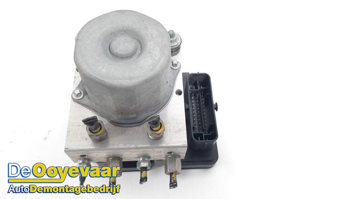 Begagnade ABS-pump Tesla Model S 85 Pris € 79,99 Marginaltabell erbjuds av Autodemontagebedrijf De Ooyevaar