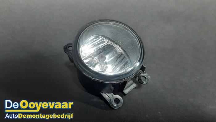 Fog light, front right from a Renault Clio IV Estate/Grandtour (7R) 1.5 Energy dCi 90 FAP 2019