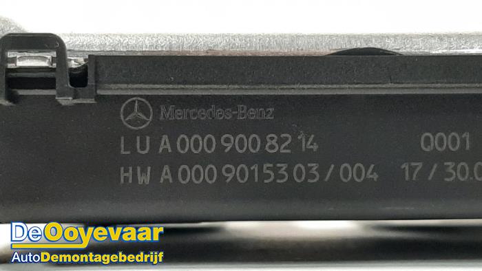 Electric fuel module from a Mercedes-Benz B (W247) 1.3 B-180 Turbo 16V 2019