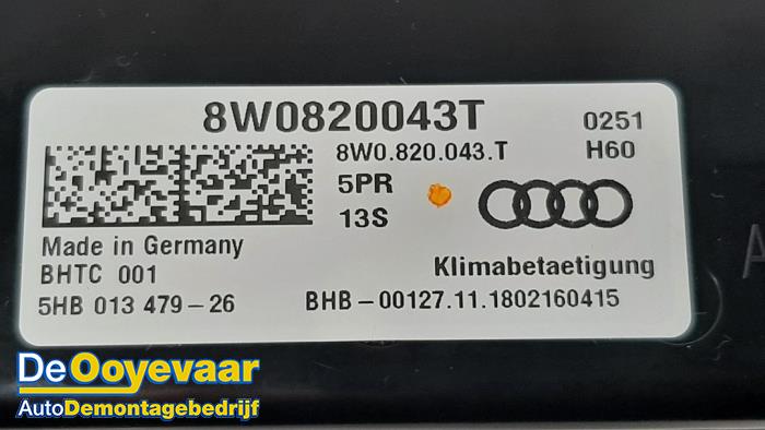 Climatronic panel from a Audi A4 Avant (B9) 2.0 40 TDI 16V 2017