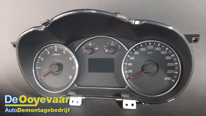 Instrument panel from a Kia Carens IV (RP) 1.6 GDI 16V 2014