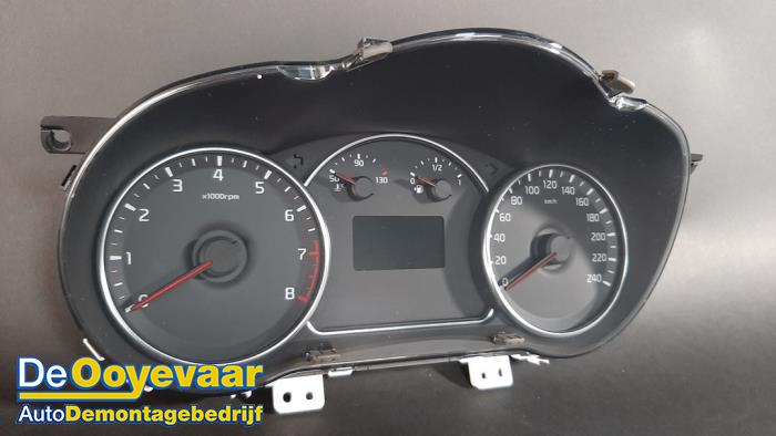 Instrument panel from a Kia Carens IV (RP) 1.6 GDI 16V 2014