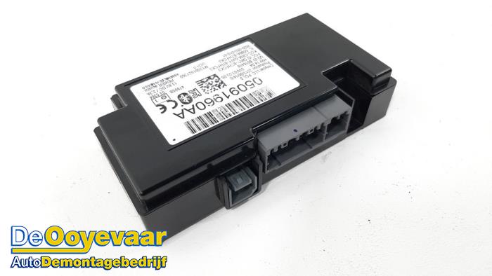 Używane Modul Bluetooth Chrysler Voyager/Grand Voyager (RT) Cena € 49,99 Procedura marży oferowane przez Autodemontagebedrijf De Ooyevaar