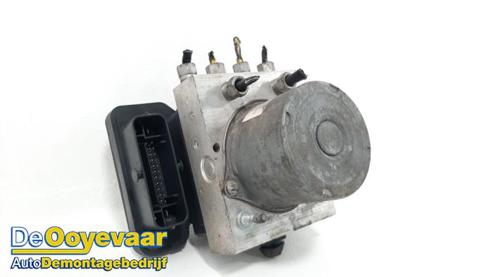 Begagnade ABS-pump Chrysler Voyager/Grand Voyager (RT) Pris € 39,99 Marginaltabell erbjuds av Autodemontagebedrijf De Ooyevaar