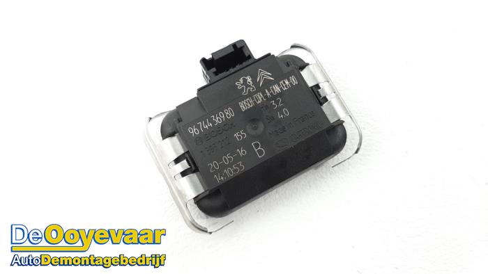 Begagnade Regnsensor Peugeot Partner (GC/GF/GG/GJ/GK) 1.6 BlueHDI 75 Pris € 15,00 Marginaltabell erbjuds av Autodemontagebedrijf De Ooyevaar