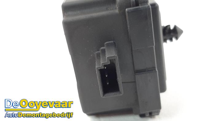 Alarm module from a BMW 3 serie (F30) 320i 2.0 16V 2012