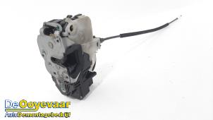 Używane Mechanizm blokady drzwi prawych przednich wersja 4-drzwiowa Opel Insignia 2.0 SIDI Eco Turbo 16V Cena € 9,99 Procedura marży oferowane przez Autodemontagebedrijf De Ooyevaar