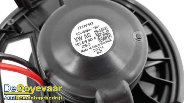 Moteur de ventilation chauffage d'un Volkswagen Passat Variant (3G5) 1.6 TDI 16V 2015