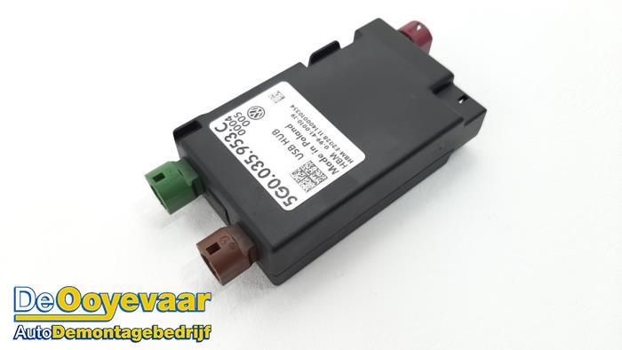 Używane Modul USB Volkswagen Passat Variant (3G5) 1.6 TDI 16V Cena € 15,00 Procedura marży oferowane przez Autodemontagebedrijf De Ooyevaar