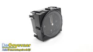 Used Clock Volkswagen Passat Variant (3G5) 1.6 TDI 16V Price € 14,99 Margin scheme offered by Autodemontagebedrijf De Ooyevaar