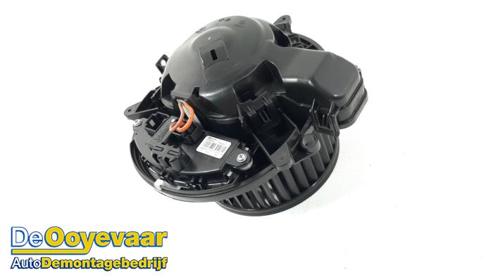Heating and ventilation fan motor from a BMW 4 serie (F32) M4 3.0 24V Turbo Competition Package 2017