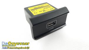 Używane Zlacze AUX/USB Kia Niro I (DE) 64 kWh Cena € 24,99 Procedura marży oferowane przez Autodemontagebedrijf De Ooyevaar