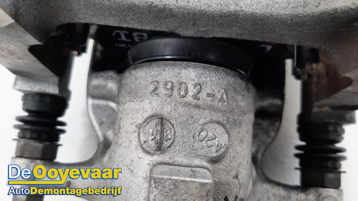 Zacisk hamulcowy lewy tyl z Opel Astra K 1.2 Turbo 12V 2020