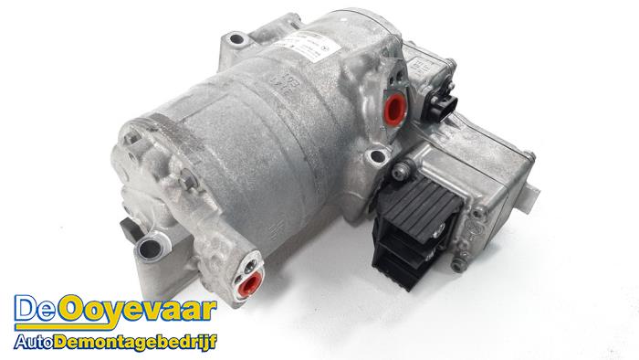 Air conditioning pump from a Mercedes-Benz GLE (V167) 450 EQ Boost 3.0 24V 4-Matic 2019
