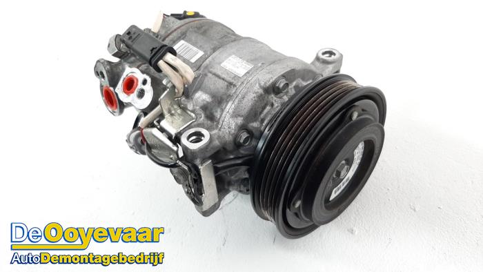 Air conditioning pump from a Mercedes-Benz CLA Shooting Brake (117.9) 2.2 CLA-200 CDI 16V 2018