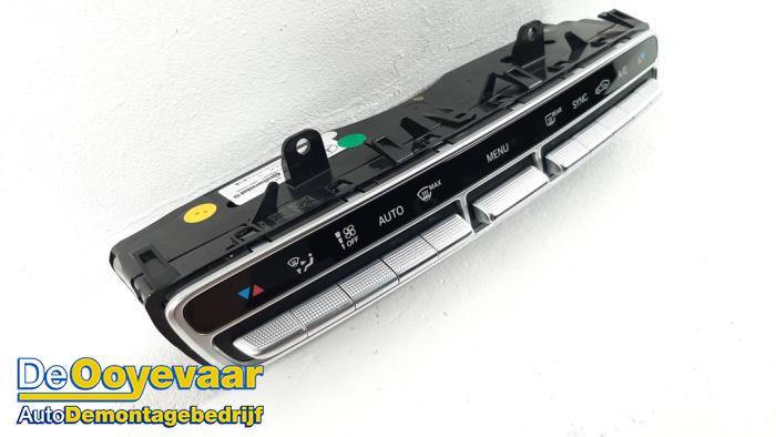 Heater control panel from a Mercedes-Benz E (W213) E-200d 2.0 Turbo 16V 2019