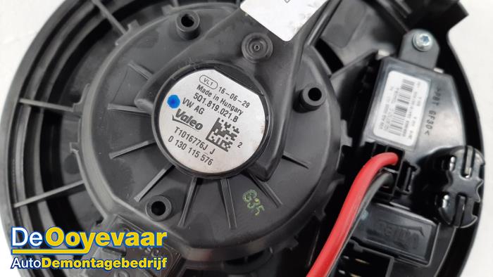 Heating and ventilation fan motor from a Seat Leon (5FB) 1.4 TSI ACT 16V 2016