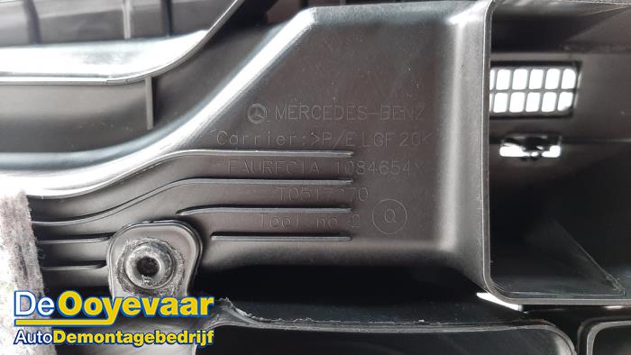 Salpicadero de un Mercedes-Benz CLA Shooting Brake (117.9) 2.2 CLA-200 CDI 16V 2018