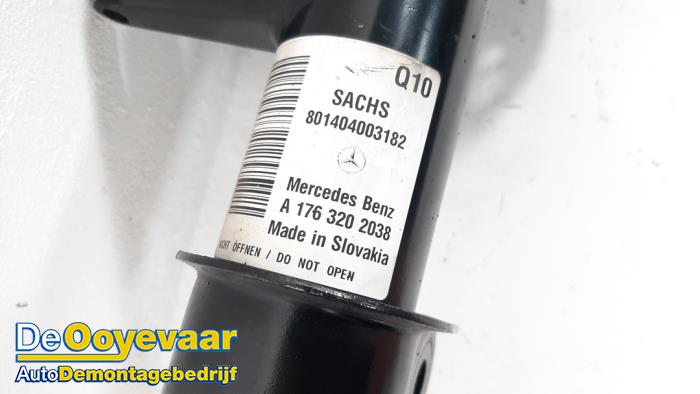 Barre amortisseur avant droit d'un Mercedes-Benz CLA Shooting Brake (117.9) 2.2 CLA-200 CDI 16V 2018