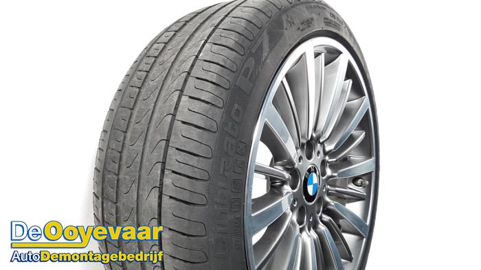 Wheel + tyre from a BMW 3 serie (F30) 320i 2.0 16V 2017