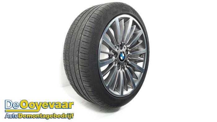 Wheel + tyre from a BMW 3 serie (F30) 320i 2.0 16V 2017