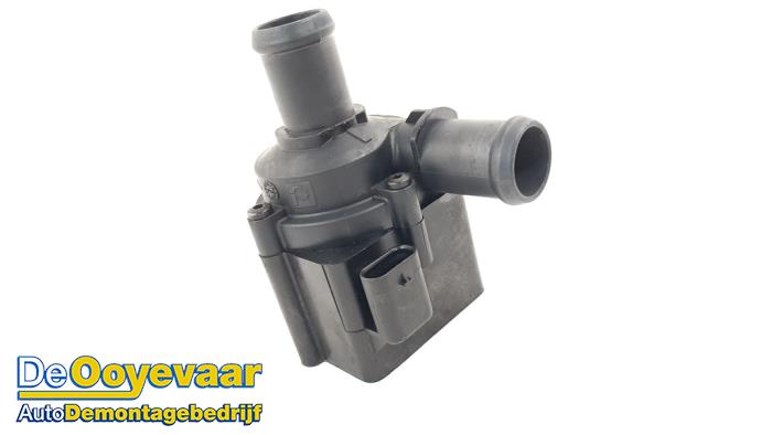 Begagnade Extra vattenpump Bentley Bentayga 4.0 TDI V8 32V Pris € 15,00 Marginaltabell erbjuds av Autodemontagebedrijf De Ooyevaar