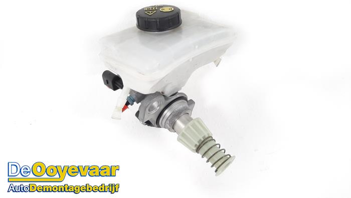 Used Master cylinder Bentley Bentayga 4.0 TDI V8 32V Price € 25,00 Margin scheme offered by Autodemontagebedrijf De Ooyevaar