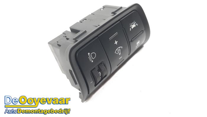 ESP switch from a Hyundai i20 (GBB) 1.0 T-GDI 100 12V 2017