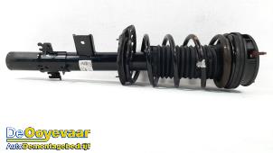 Used Rear shock absorber rod, right Landrover Range Rover Evoque (LVJ/LVS) 2.0 D 150 16V 5-drs. Price € 84,99 Margin scheme offered by Autodemontagebedrijf De Ooyevaar