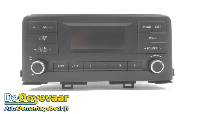 Radio CD player from a Kia Picanto (JA) 1.0 12V 2017
